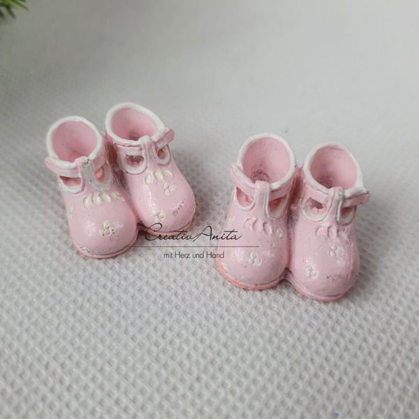 Babyschuhe, 2 Paar ca. 2,5 cm in zartem Rosa - Dekoration - Nostalgie Babyschuhe, 2 Paar ca. 2,5 cm in zartem Rosa - Dekoration - Nostalgie